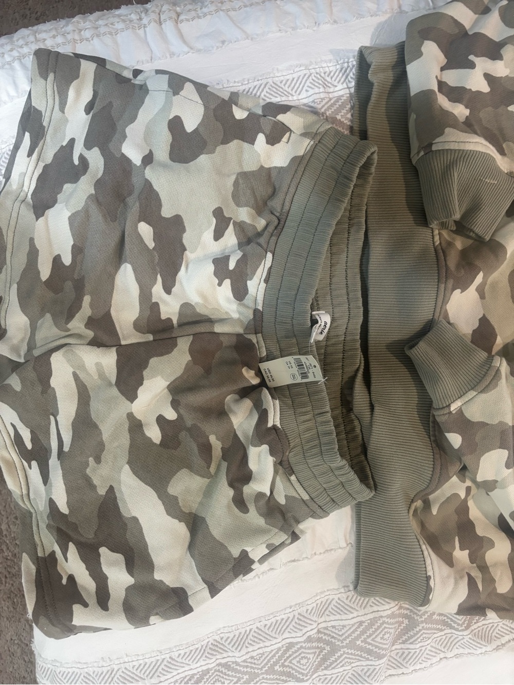 aerie Olive and Cream Camo Lounge Set - Picture 3 of 6